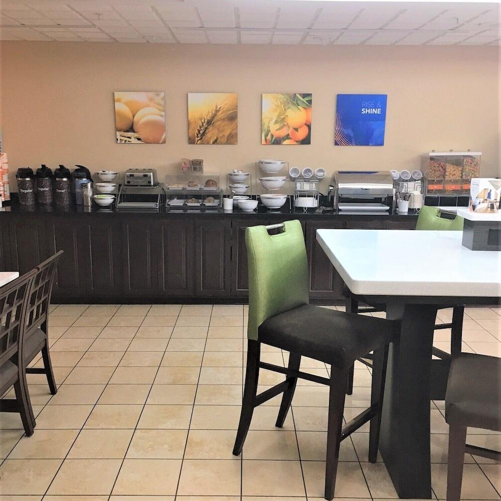 Comfort Inn & Suites Asheboro East Buitenkant foto
